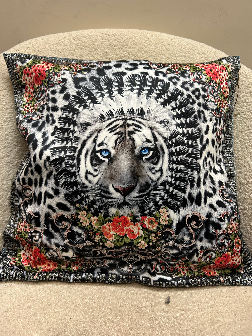 Cushion Cover Snow leopard face